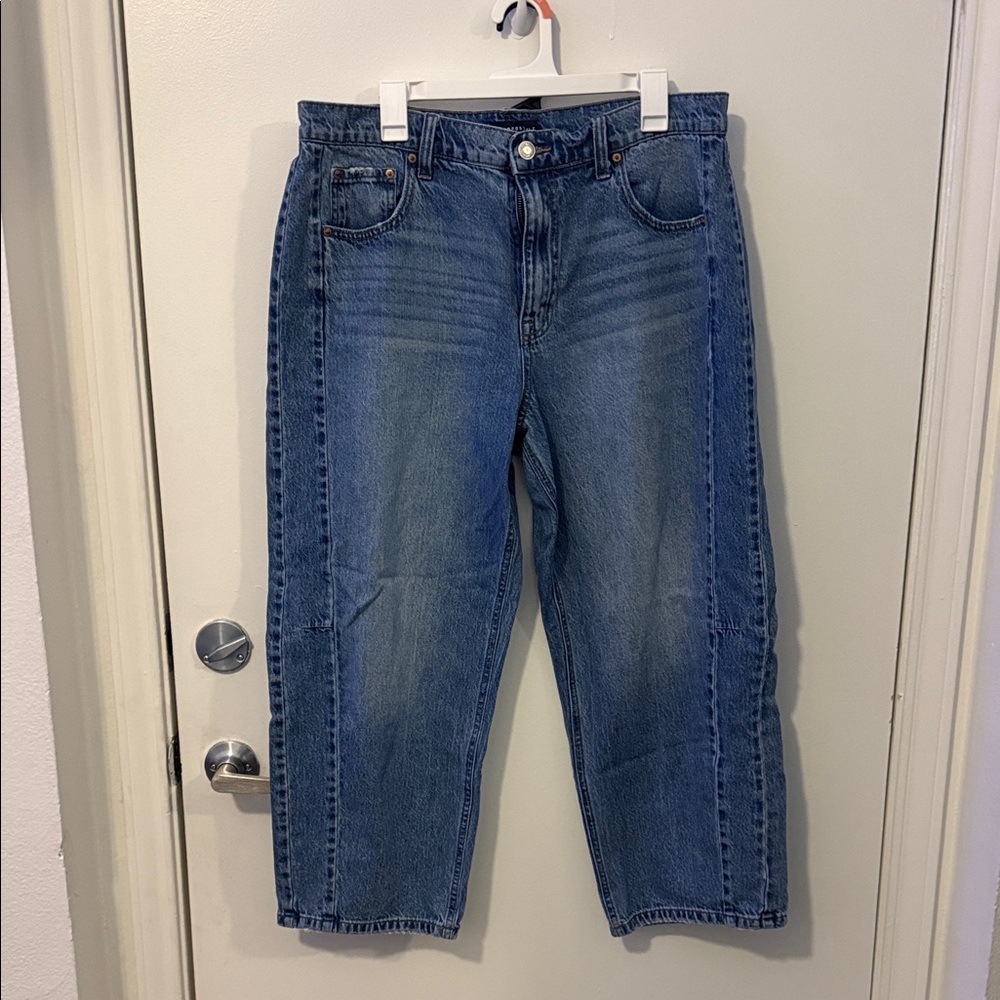 Barrel jeans
